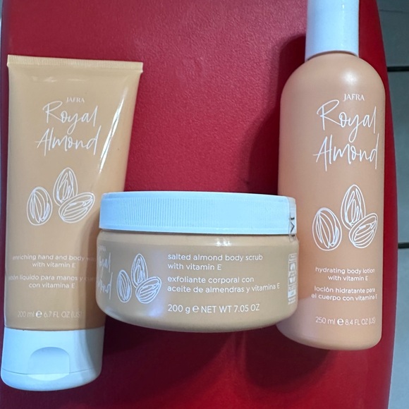 Jafra Royal Almond Set